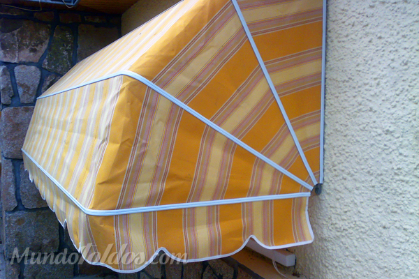 Grifo Estrecho Es barato Protege tus ventanas del sol con un toldo capota - MundoToldos.com